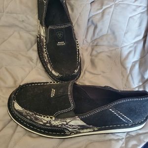Ariat cruisers